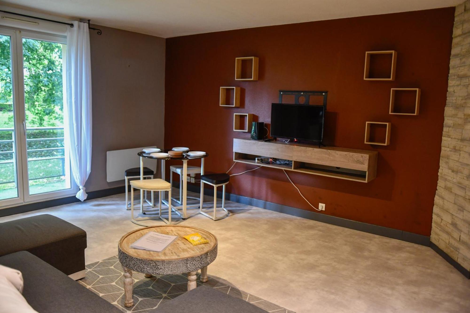 Calme Et Terrasse Privee Pres De Vichy Apartman Bellerive-sur-Allier Kültér fotó
